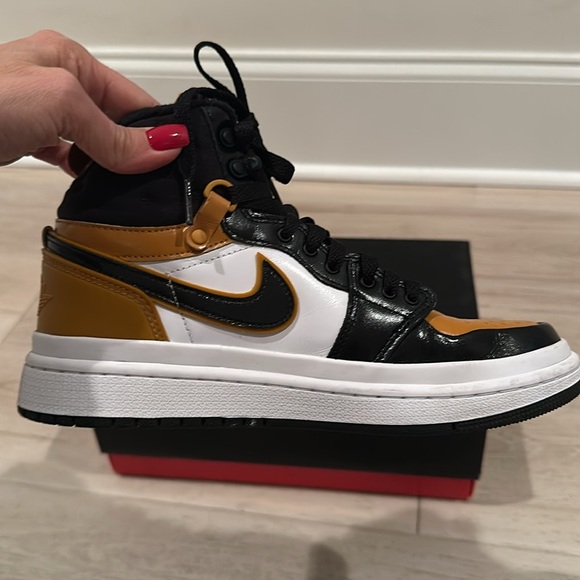 Nike Retro Air Jordan women’s sneakers size 8 mustard yellow black and white - Picture 6 of 10